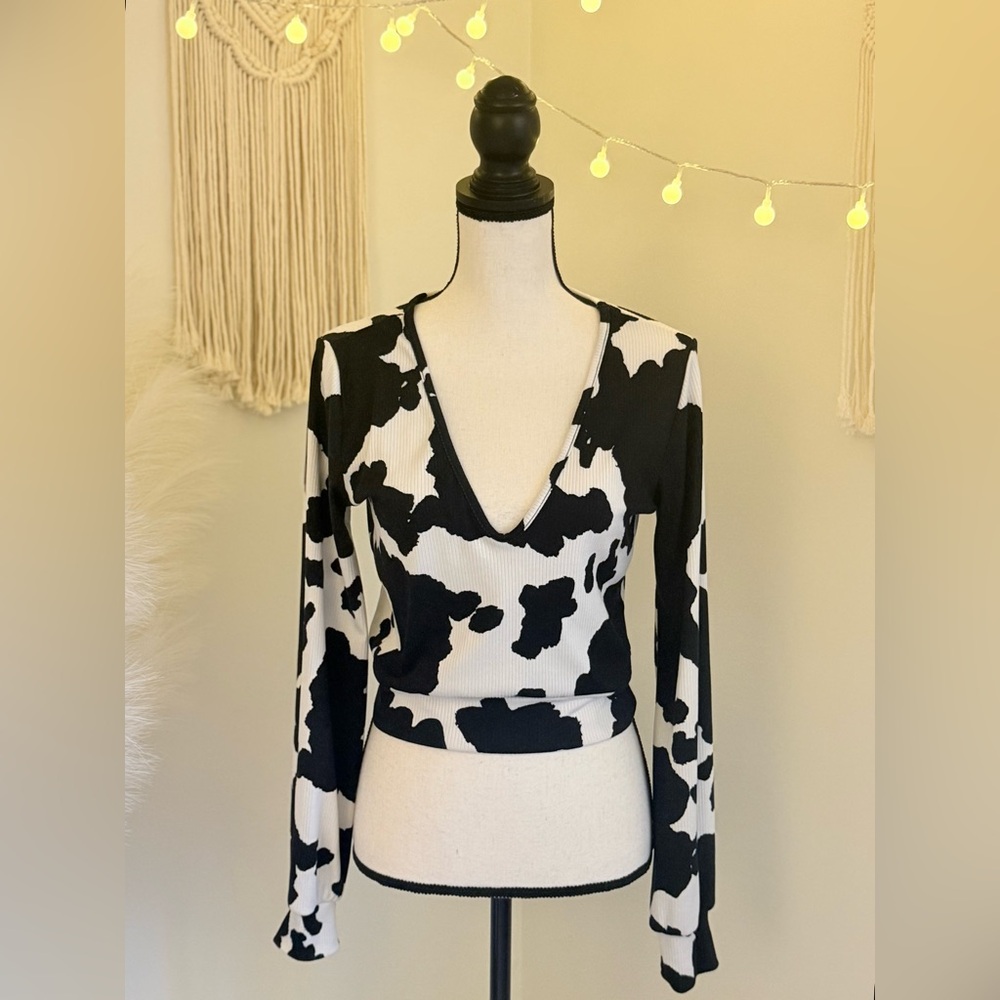 Altar'd State Black and White Crop Fitted‎ Blouse